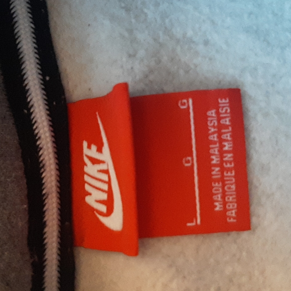 Large comfy Nike Hoodia - Picture 3 of 3